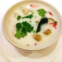 ต้มข่าไก่มะพร้าวอ่อน