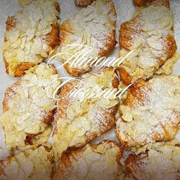 ครัวซองต์อัลมอนด์