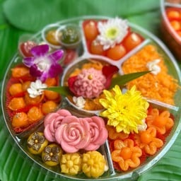 เซตขนม ๙ มงคล ถาดกลม(ขนมชั้นกุหลาบ)