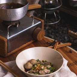 ก๋วยเตี๋ยวเรือน้ำตกเนื้อ