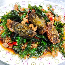 กระเพราเนื้อไข่เยี่ยวม้า