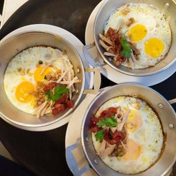 ไข่กะทะ+ขนมปังเวียดนาม 1 ชิ้น