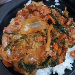 ข้าวหน้าเนื้อผัดกิมจิ