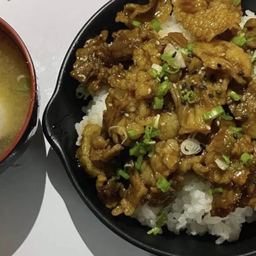 ข้าวหน้าเนื้อคารูบิ