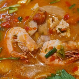 ต้มยำรวมหมึก กุ้ง