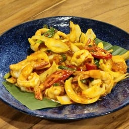 กุ้งผัดไข่แดงเค็มน้ำพริกเผา
