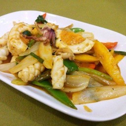 ปลาหมึกผัดไข่เค็ม