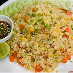 ข้าวผัดไข่่ใส่หมู ไก่