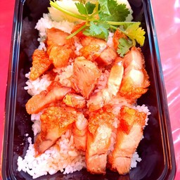 ข้าว-หมูกรอบราดน้ำปลา