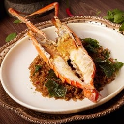 ข้าวคลุกกะเพรากุ้งแม่น้ำ