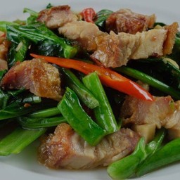 คะน้าหมูกรอบ(กับข้าว)