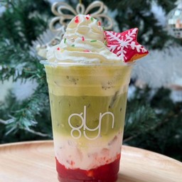 ชาเขียวซอสสตรอว์เบอร์รี่ iced Green tea strawberry