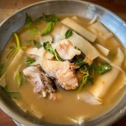 แกงหน่อไม้ส้มปลากด