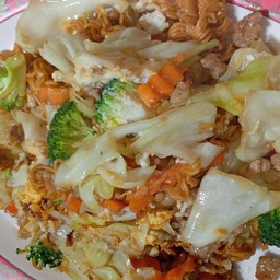 ผัดมาม่าใส่ไข่