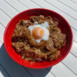 ข้าวหน้าหมูสไตล์ญี่ปุ่น+ไข่ออนเซ็น