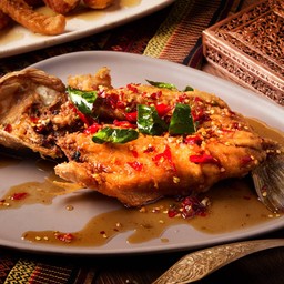 ปลากะพงทอดสามรส