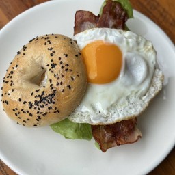 Bagel with Fried Egg+Drink (เบเกิ้ลไข่ดาว+เครื่องดื่ม)
