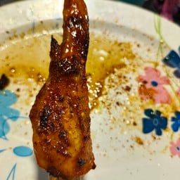 ไก่ย่างปลายปีกเคลือบคาราเมล (โรยผงหมาล่า)