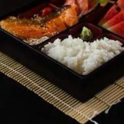 เบนโตะแซลมอนย่าง