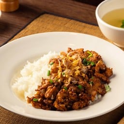 ข้าวหมูนุ่มกระเทียมพริกไทย
