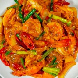 กุ้งผัดพริกเผาไข่เค็ม