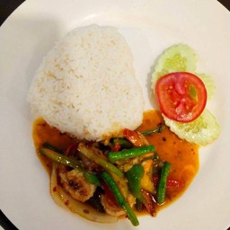 ข้าวราดกุ้งผัดพริกเผา