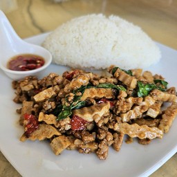 ข้าว กะเพราหมูสับหมูยอ