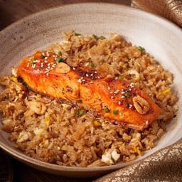 ข้าวผัดกระเทียมคิงส์แซลมอน