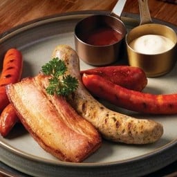 ไส้กรอกพรีเมี่ยมและเบคอนซังค์