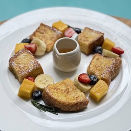 เฟรนช์โทสต์ผลไม้-French Toast with Fresh Fruits