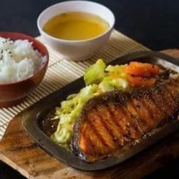 ชุดปลาแซลมอนกระทะร้อน