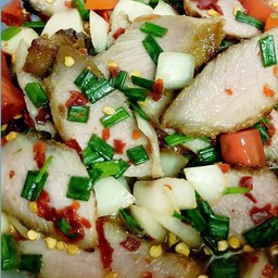 ยำคอหมูย่าง