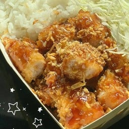 ข้าวไก่ทอดซอสกระเทียม(Garlic Sauce)