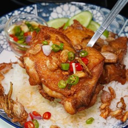 ชุดข้าวไก่ทอดซอสน้ำปลา