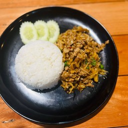 ผัดกะเพราหน่อไม้ดอง