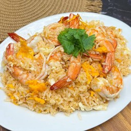 ข้าวผัดกุ้งจานใหญ่