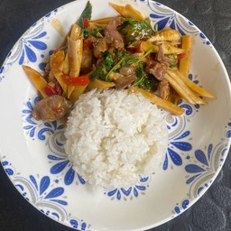 กะเพราเครื่องในไก่หน่อไม้