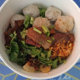 น้ำตกหมูสด (หมูสด,ลูกชิ้น)