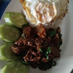 ข้าวกระเพราหมูตุ๋น