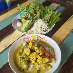 ขนมจีนแกงเขียวหวานไก่ปักษ์ใต้