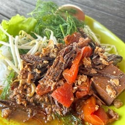 ขนมจีน พร้อมน้ำเงี้ยวเจียงฮาย