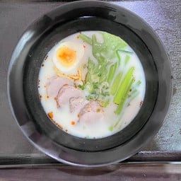 ราเมงน้ำข้นซุปกระดูกหมู