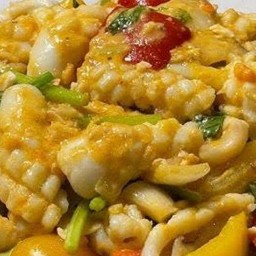 ปลาหมึกผัดไข่เค็ม