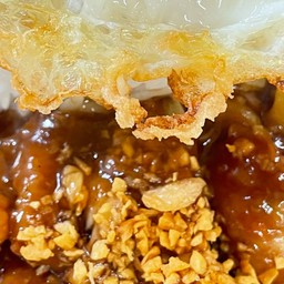 ข้าวหมูทอดกะเทียม ไข่ดาว