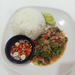 ข้าวกะเพราหมูสับ (จานเดียว)