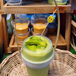 น้ำอโวคาโด้ปั่นใส่นมสดน้ำผึ้ง