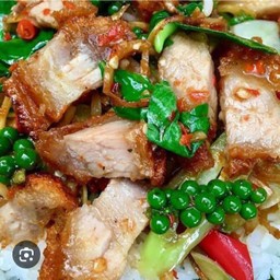ผัดฉ่า หมูกรอบ