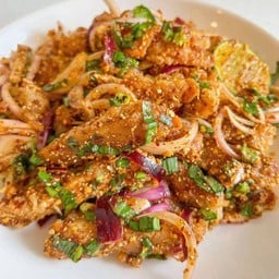 ข้าวยำไก่แซ่บรสจัด ขายดี!