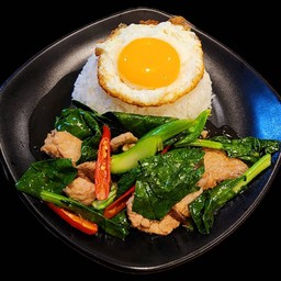 ข้าวคะน้าหมู