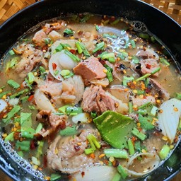 ต้มแซ่บเครื่องในเนื้อ